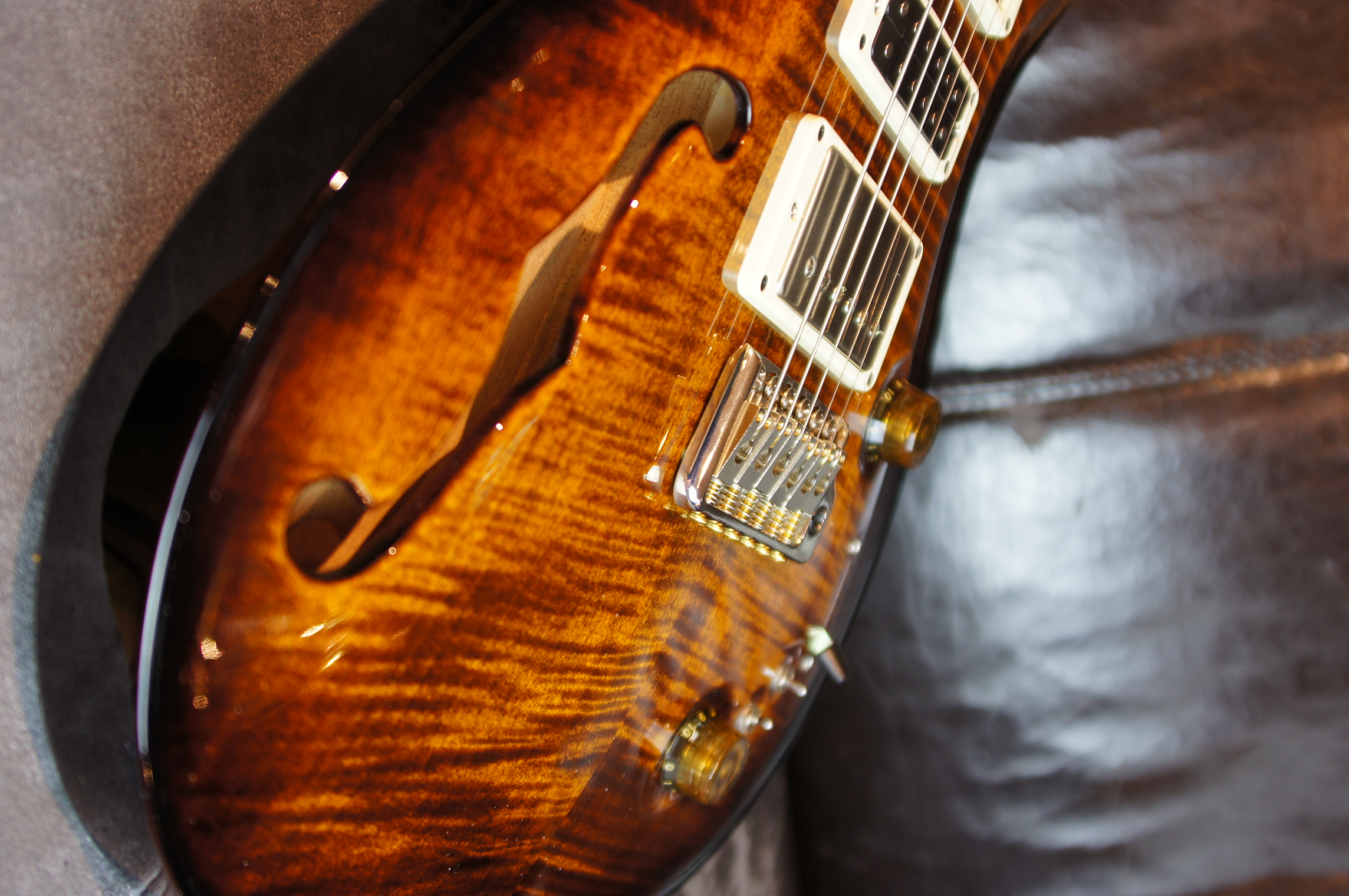 PRS Special Semi Hollow - Black Gold Burst