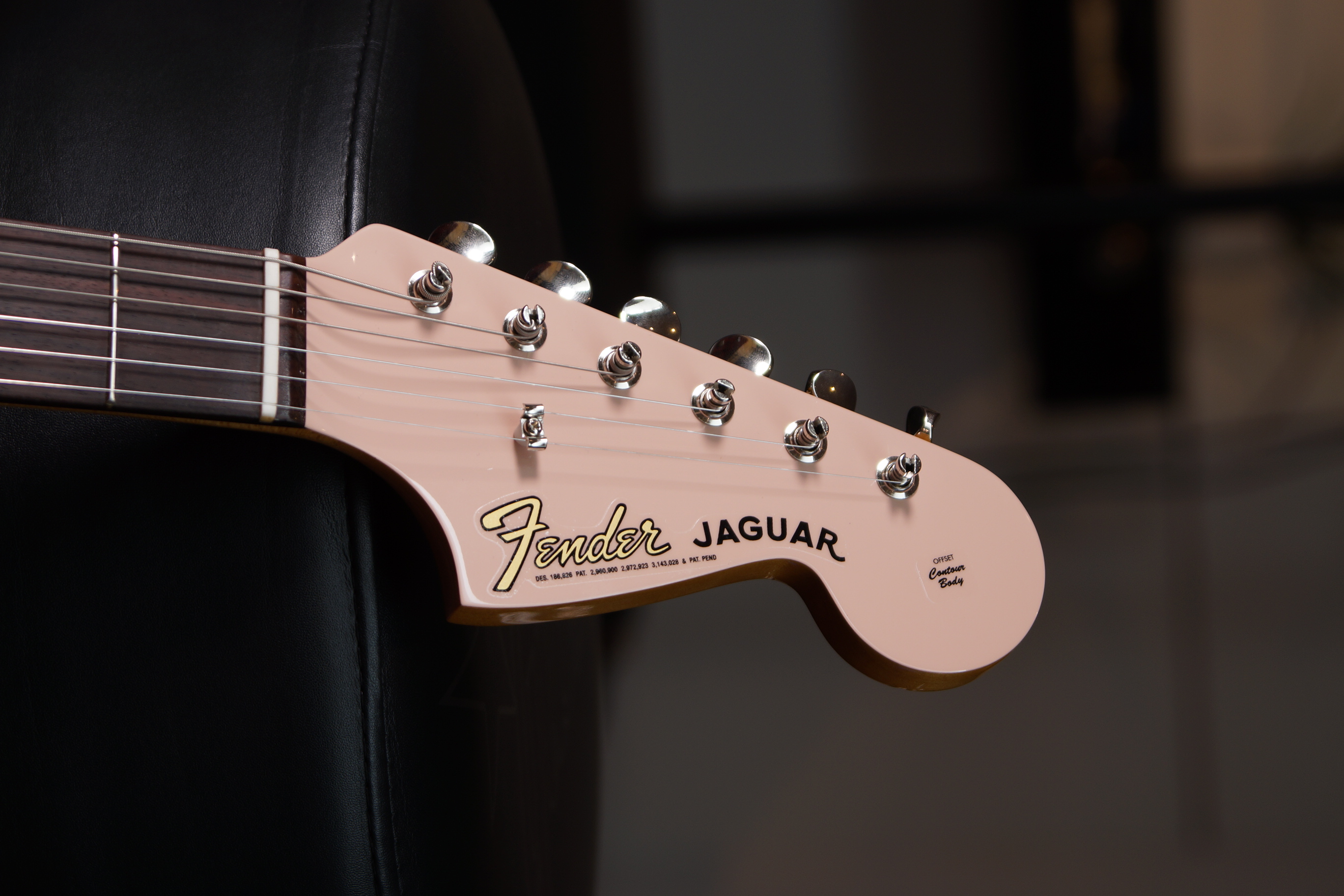 Fender Vintera® III Mid '60s Jaguar®, Rosewood Fingerboard, Shell Pink