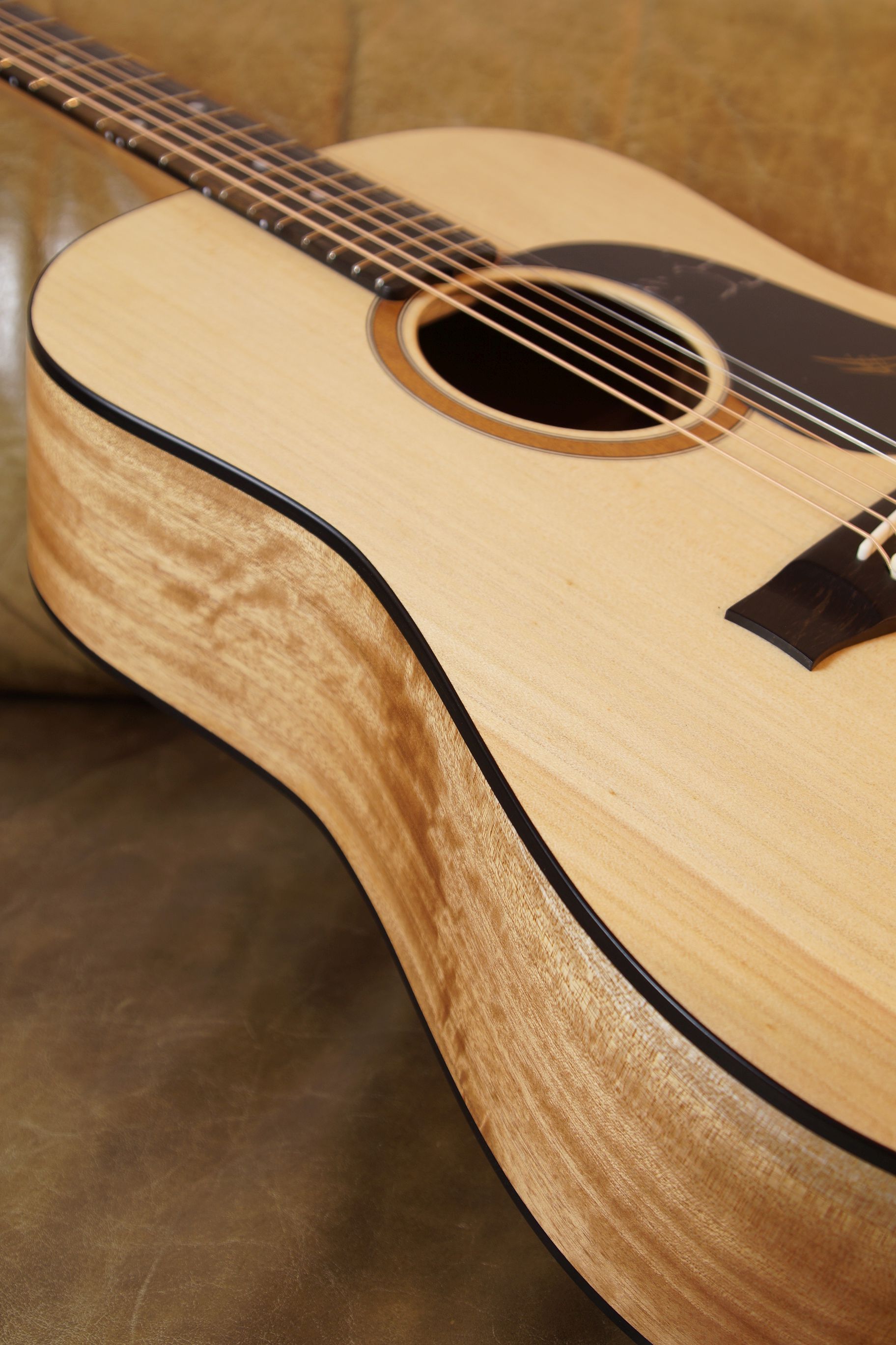 Maton SRS 60