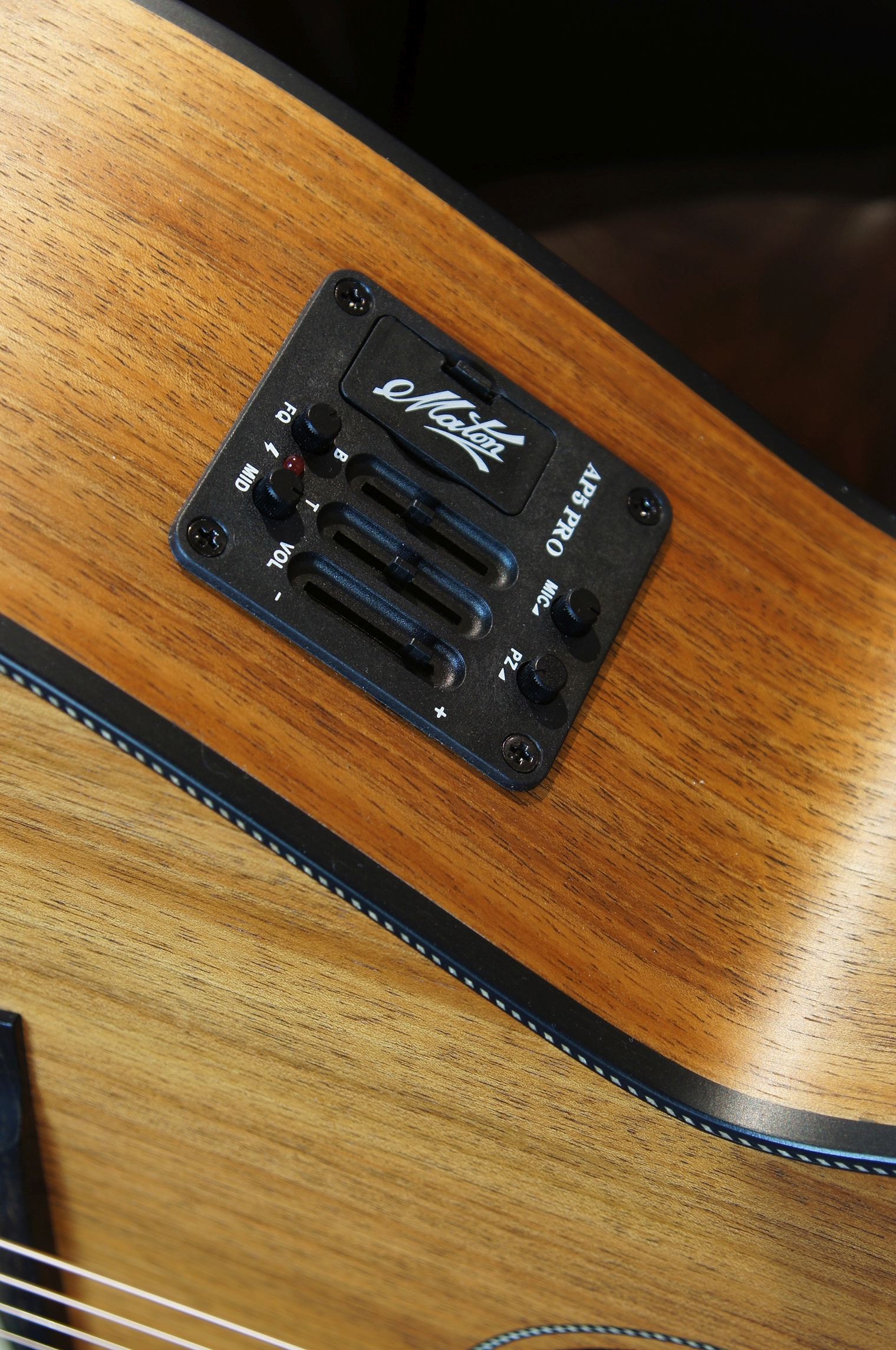 Maton EBW 808 C
