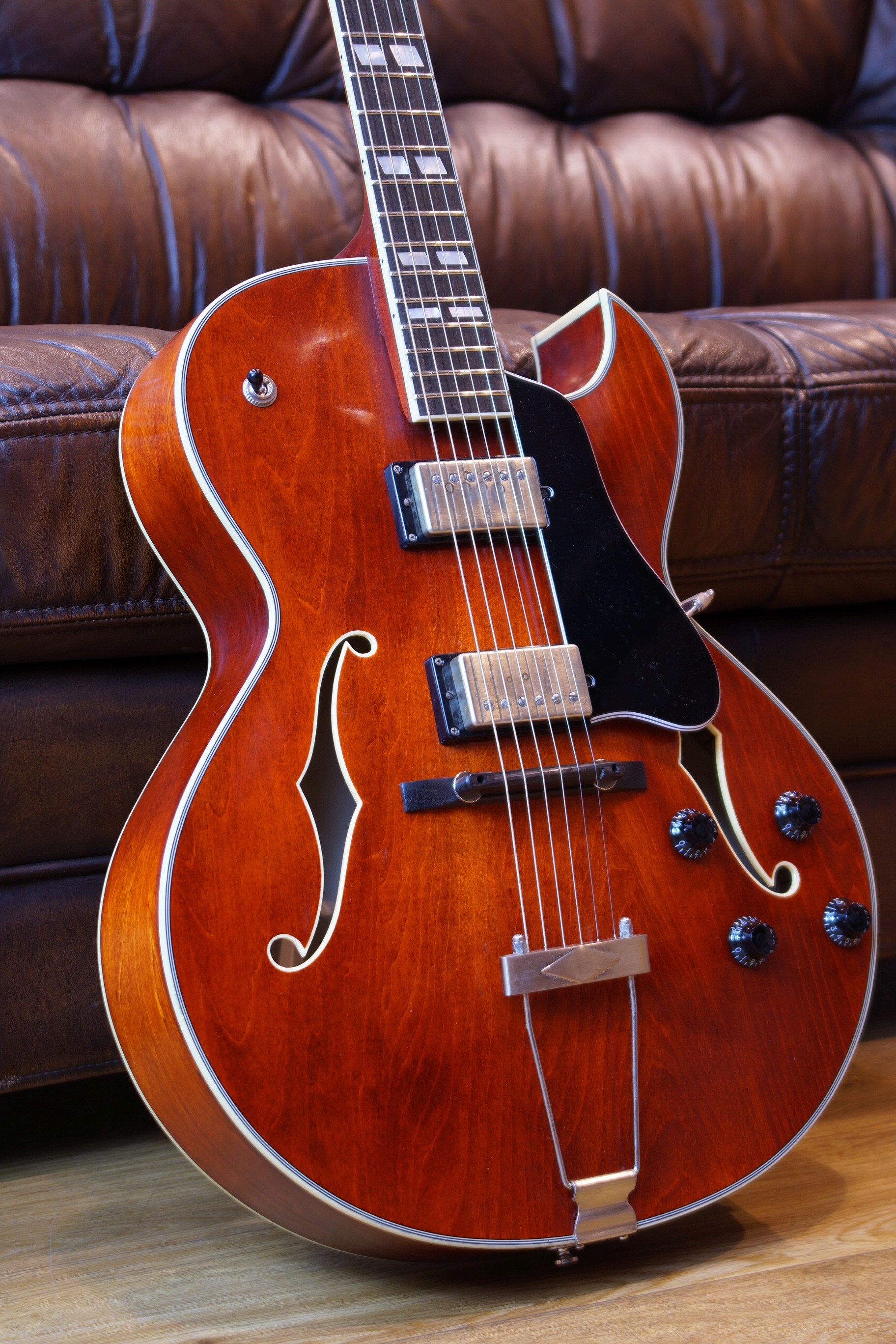 Eastman T49D/TV Archtop Antique Classic aged