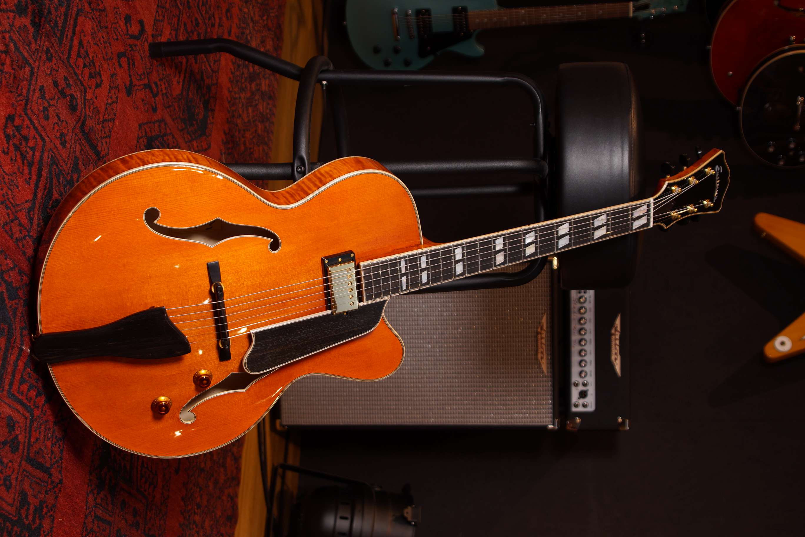 Eastman AR580CE-HB Archtop Honeyburst