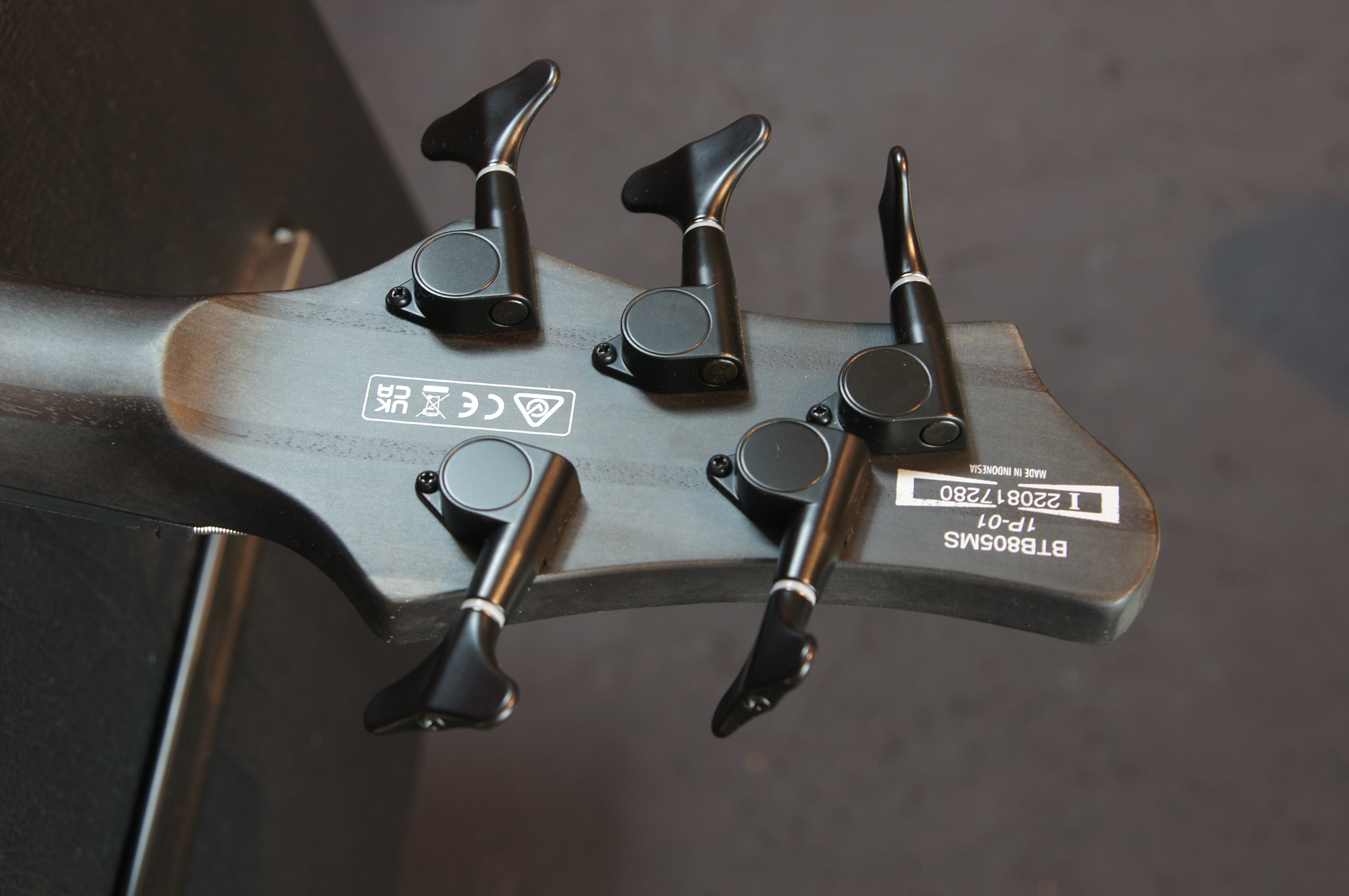 IBANEZ BTB 5-Str Transparent Gray Flat Multi Scale, incl. Case - B-Stock