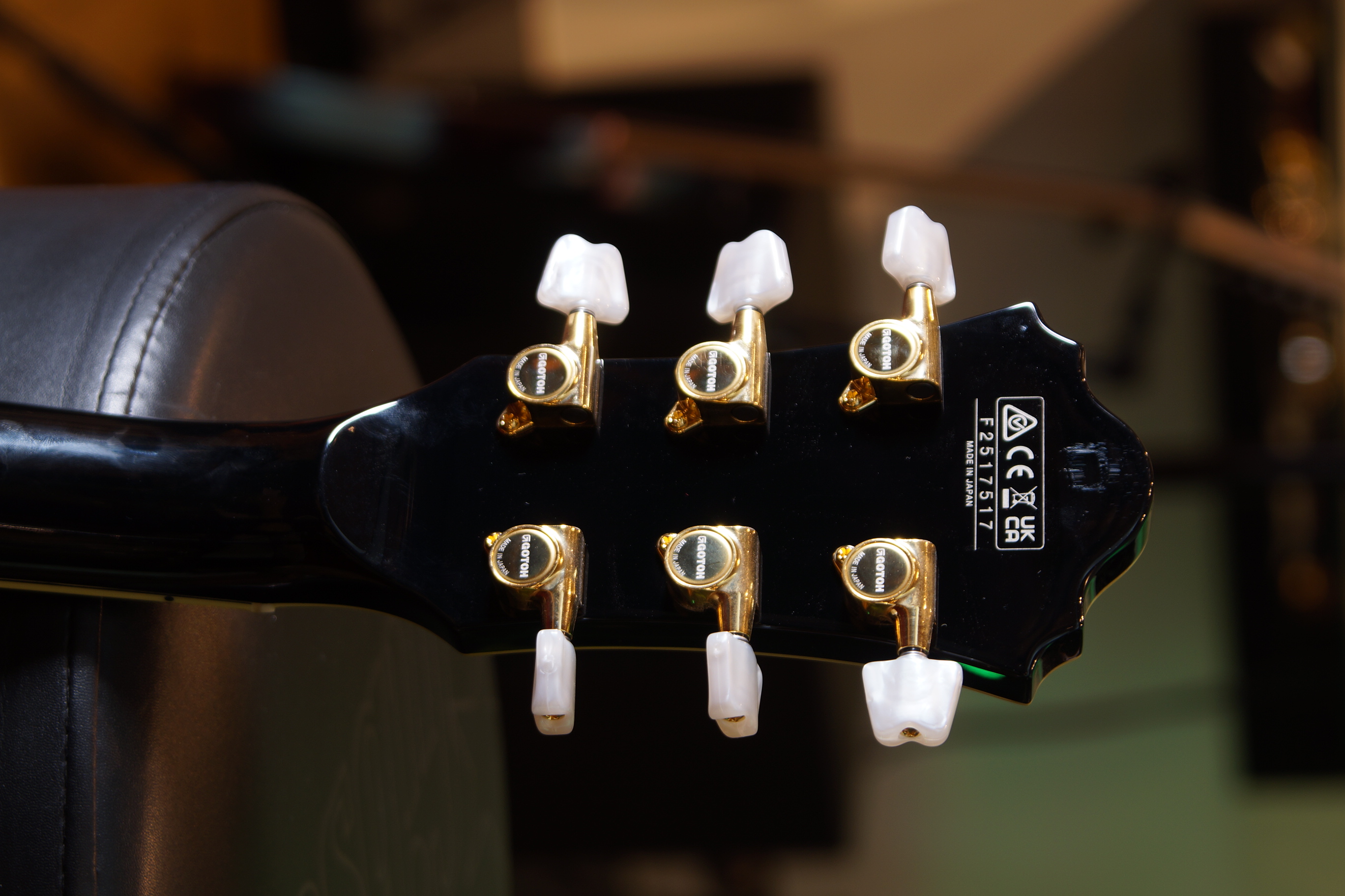 IBANEZ George Benson Signature Hollowbody Gitarre 6-String - Black + Koffer