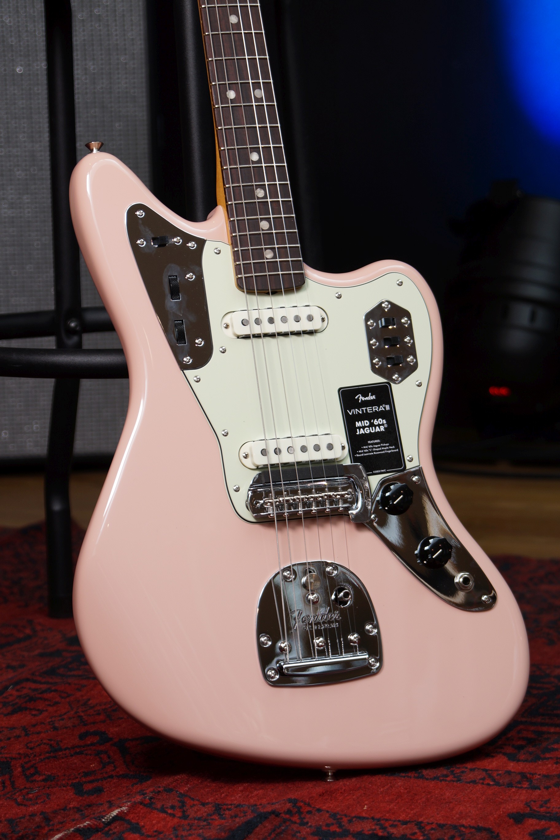 Fender Vintera® III Mid '60s Jaguar®, Rosewood Fingerboard, Shell Pink