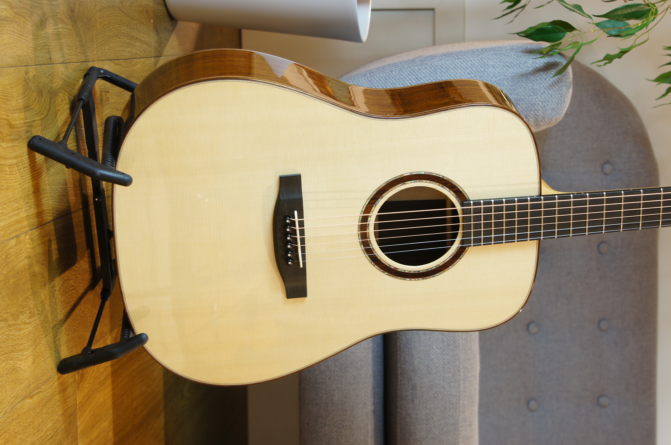Lakewood D-32