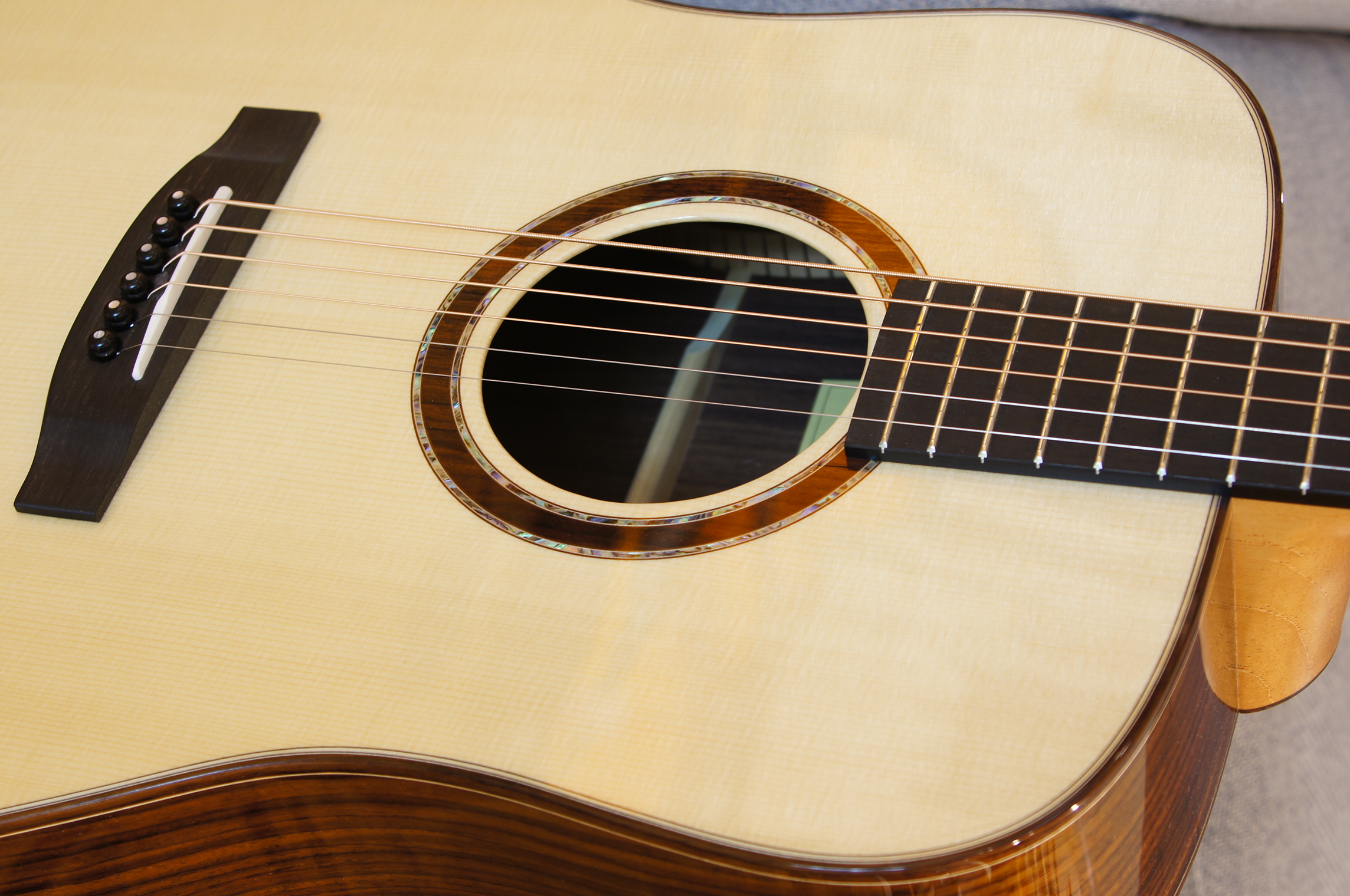Lakewood D-32