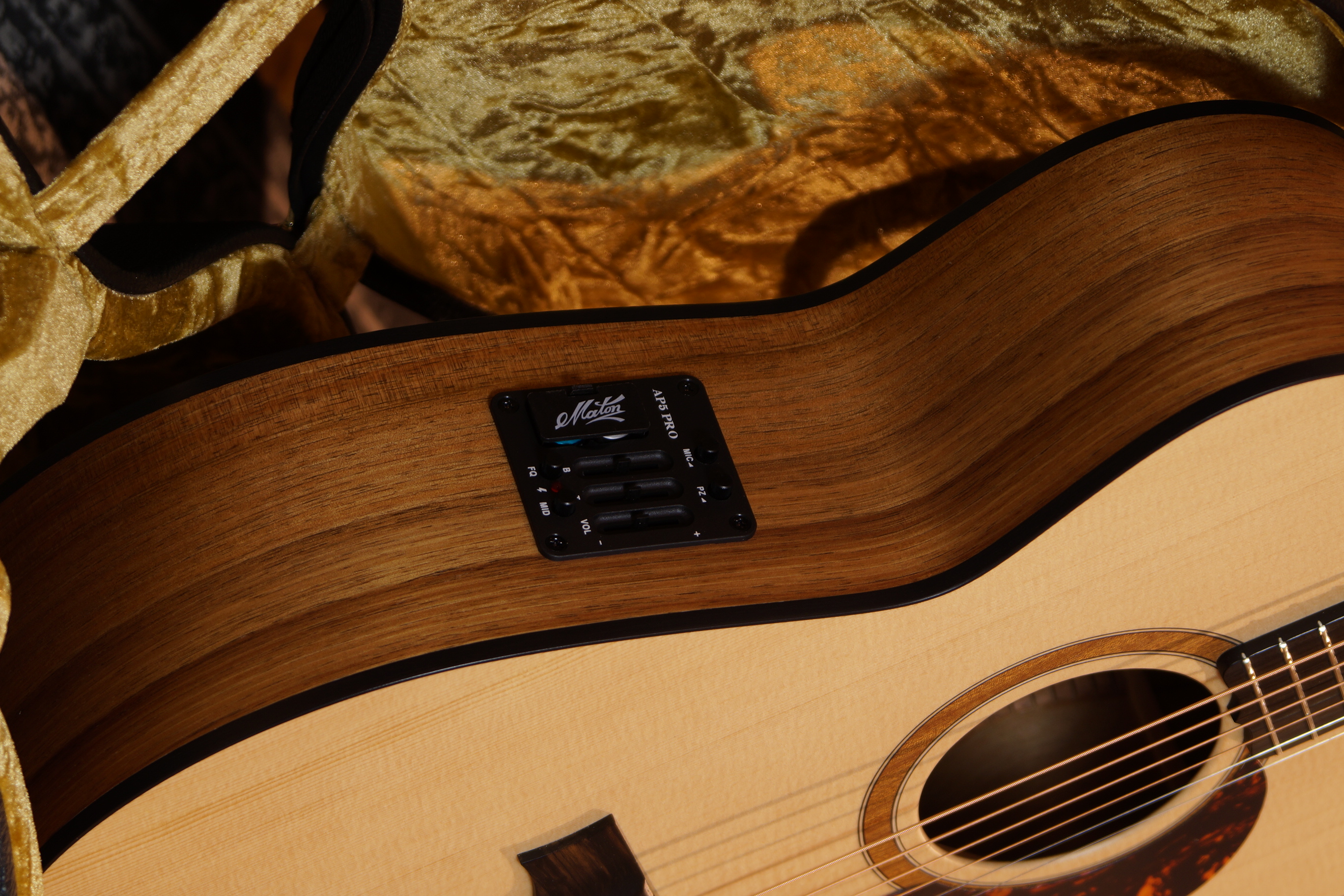 Maton SRS 808 C