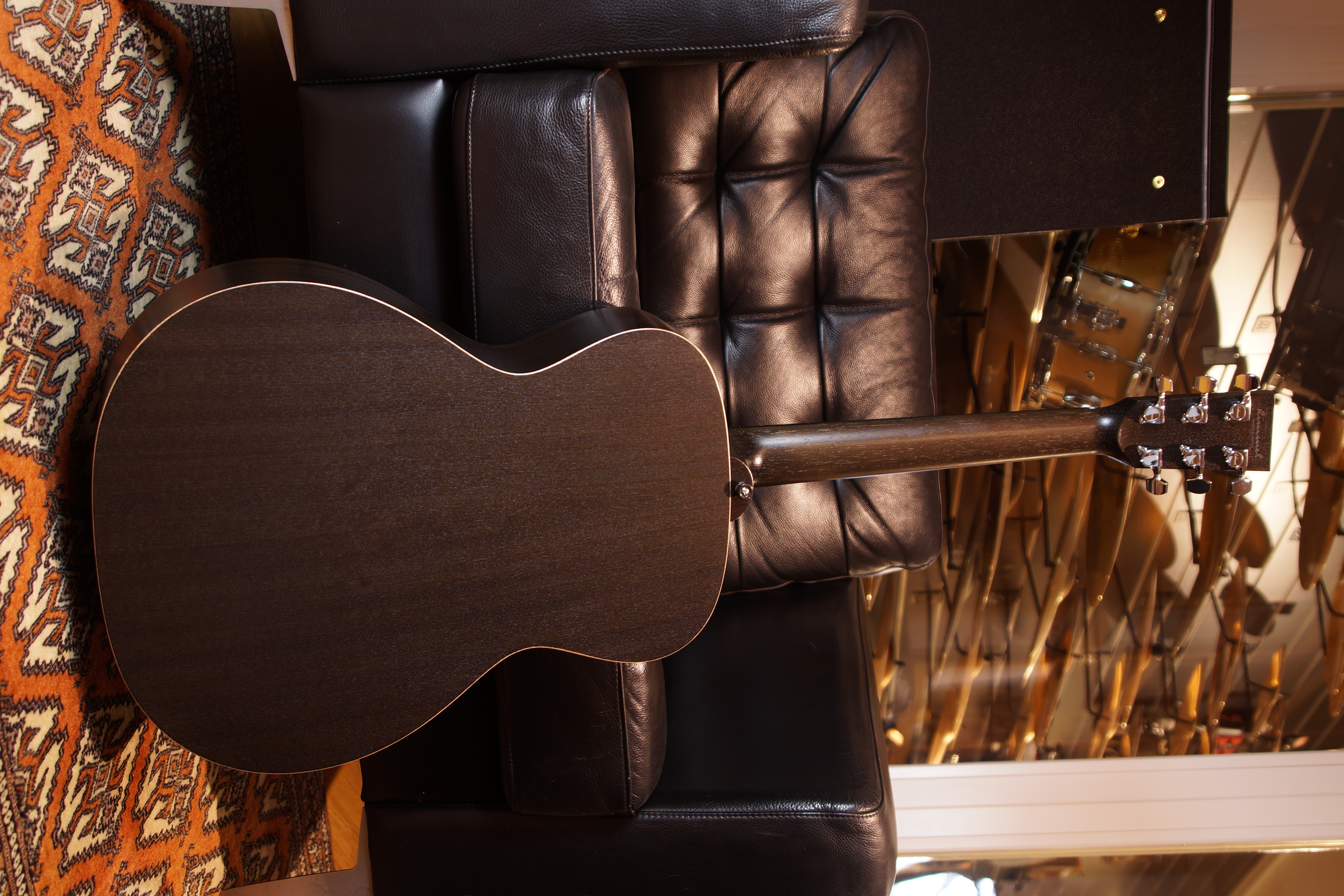 Lakewood Black Sheep mit L.R.Baggs Stage Pro Element und Gigbag