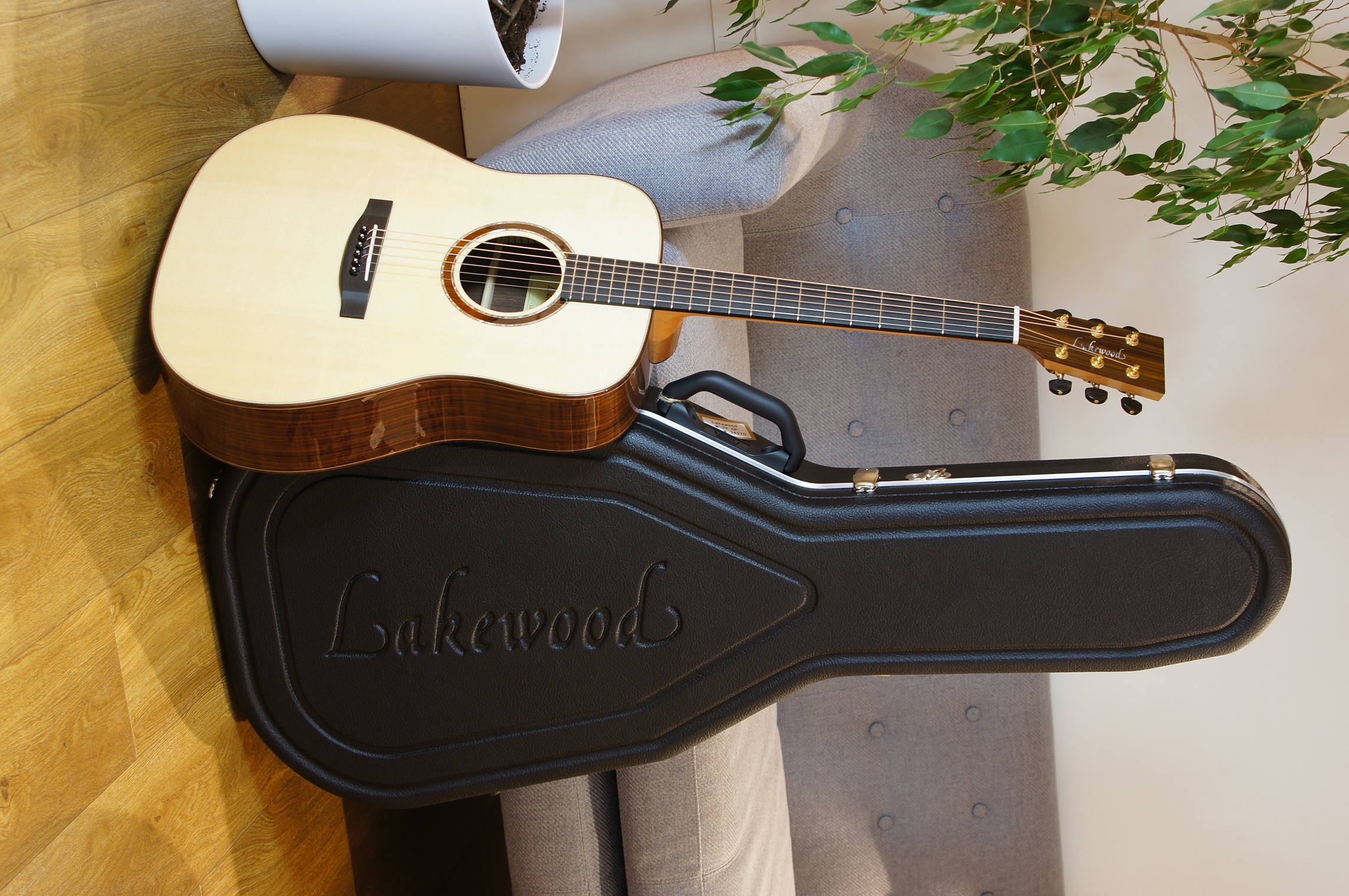 Lakewood D-32