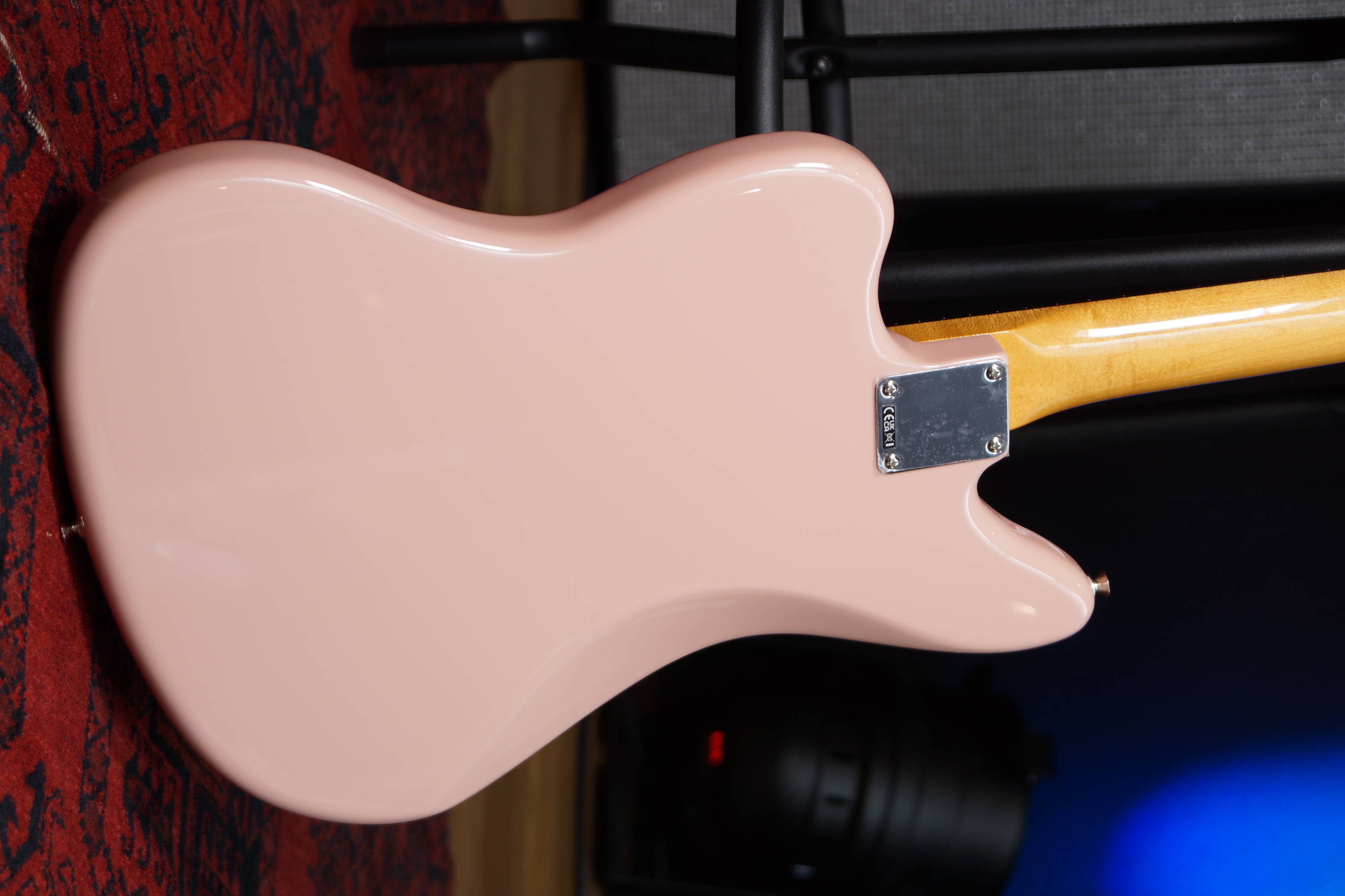 Fender Vintera® III Mid '60s Jaguar®, Rosewood Fingerboard, Shell Pink